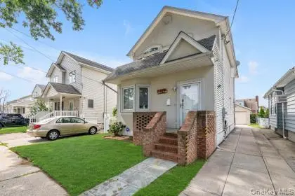 14 N 4th ST, New Hyde Park, NY 11040