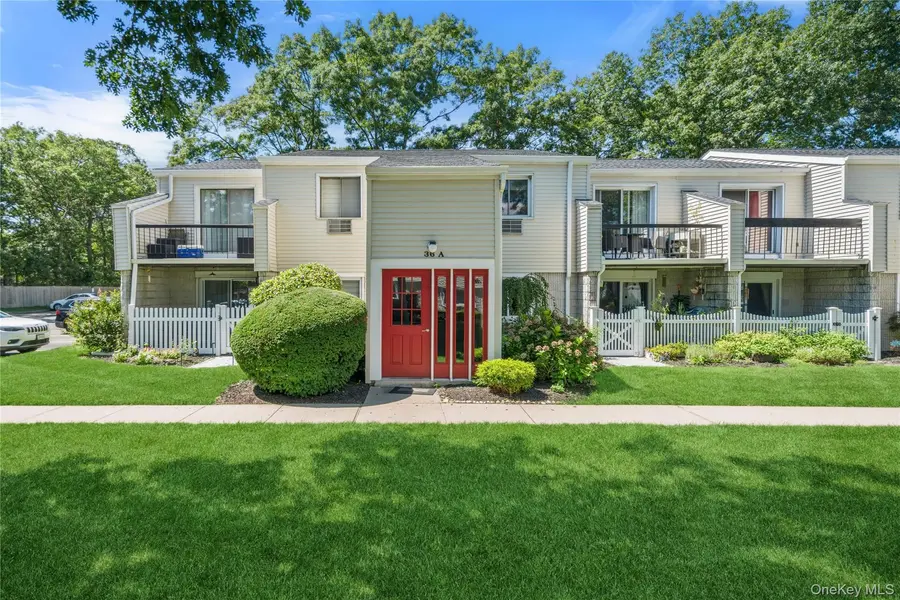 36 Richmond BLVD #4A, Ronkonkoma, NY 11779