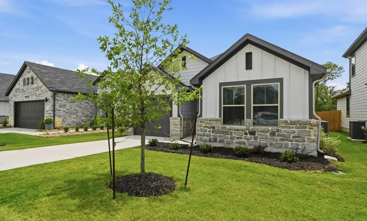 332 Bendecido LOOP, Elgin, TX 78621