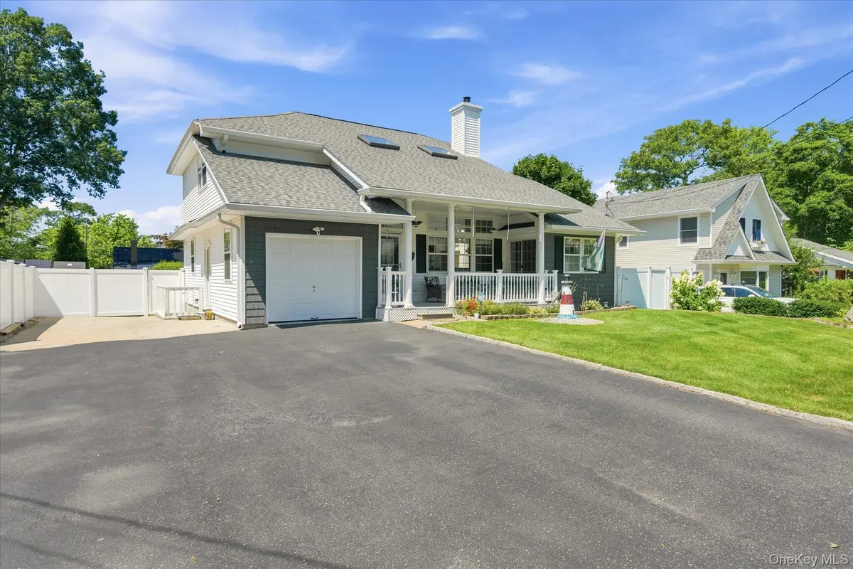 85 Maple RD, Rocky Point, NY 11778