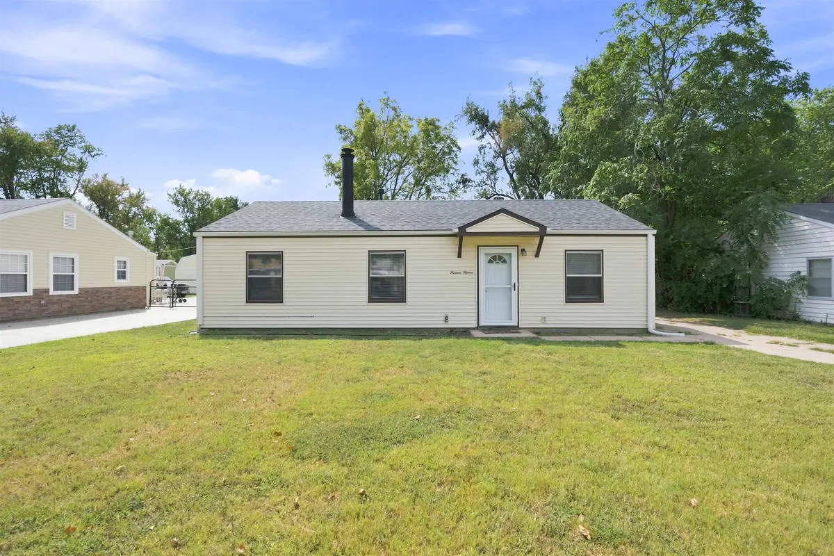 1415 E Evanston St, Park City, KS 67219-1330