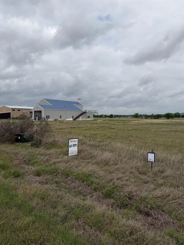 330 Airfield RD, Fentress, TX 78622