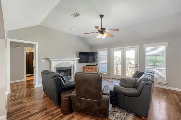1105 2nd ST, Jarrell, TX 76537