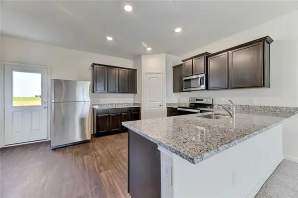 105 Brunswick LN, Jarrell, TX 76537