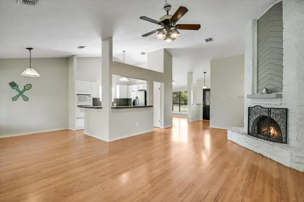 1602 E Messick LOOP, Round Rock, TX 78681