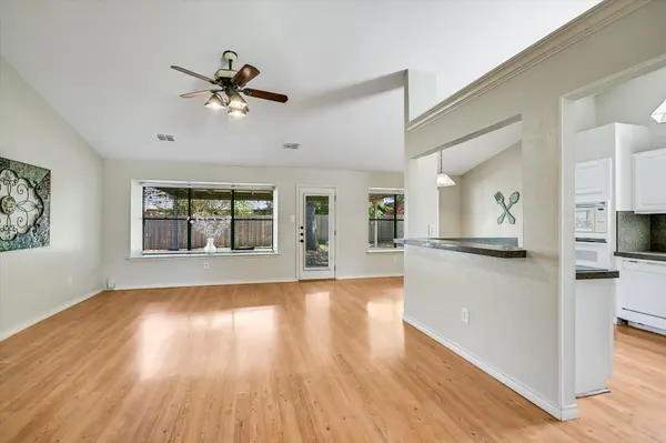 1602 E Messick LOOP, Round Rock, TX 78681