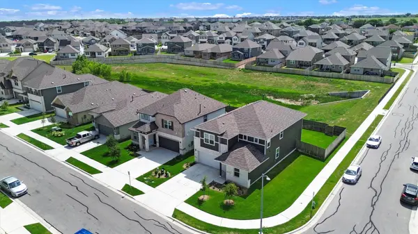 722 Palo Brea LOOP, Hutto, TX 78634