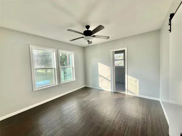 1133 N Avenue C, Elgin, TX 78621