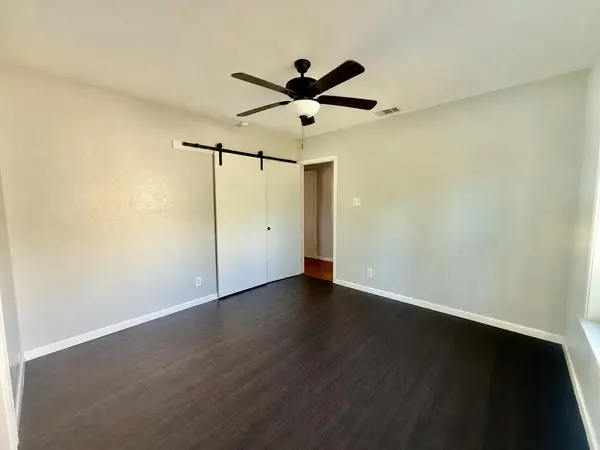 1133 N Avenue C, Elgin, TX 78621