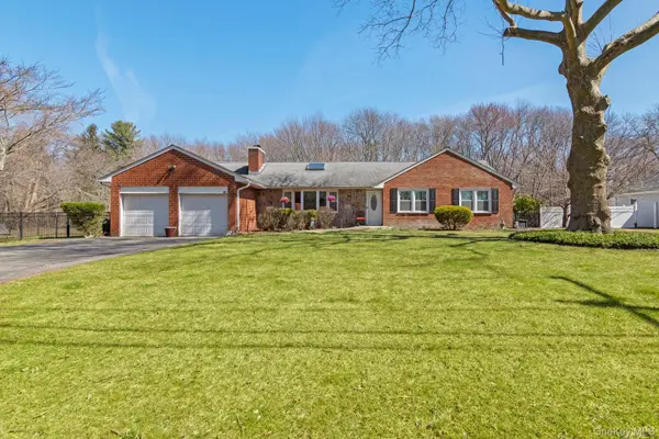 43 Harrison AVE, Hauppauge, NY 11788