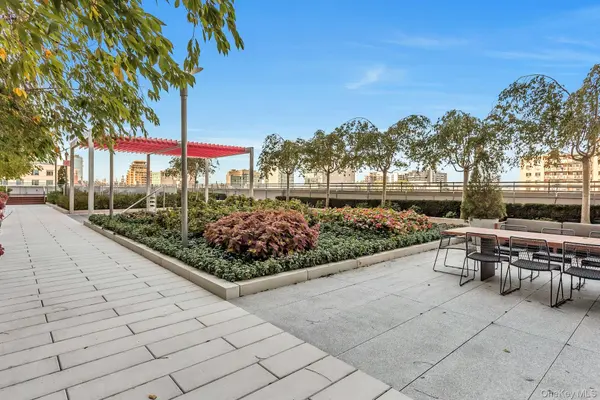 138-35 39th AVE #13L, Flushing, NY 11354