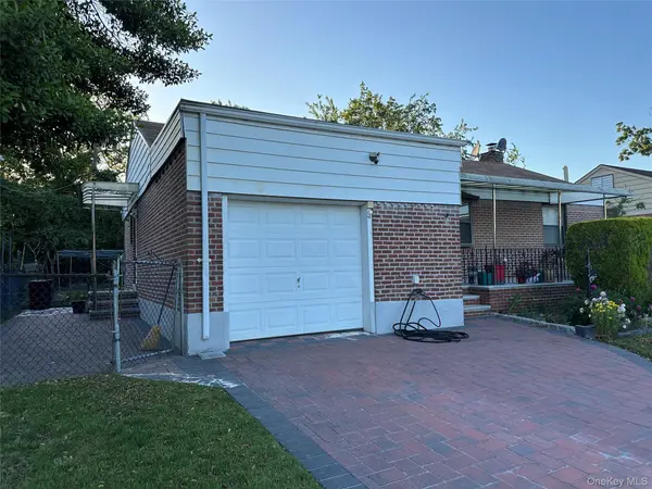 792 Bauer ST, Elmont, NY 11003
