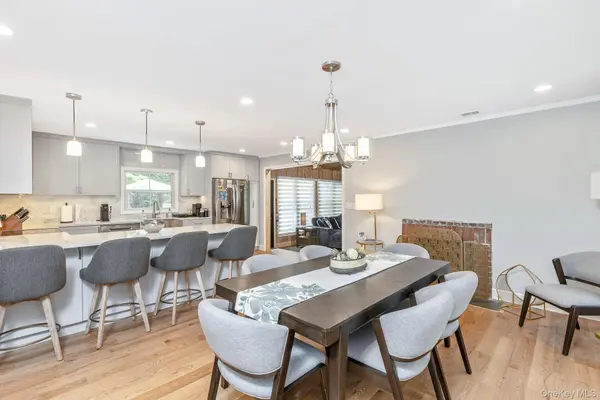 19 Groveland AVE, East Quogue, NY 11942
