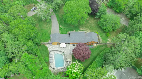 19 Groveland AVE, East Quogue, NY 11942