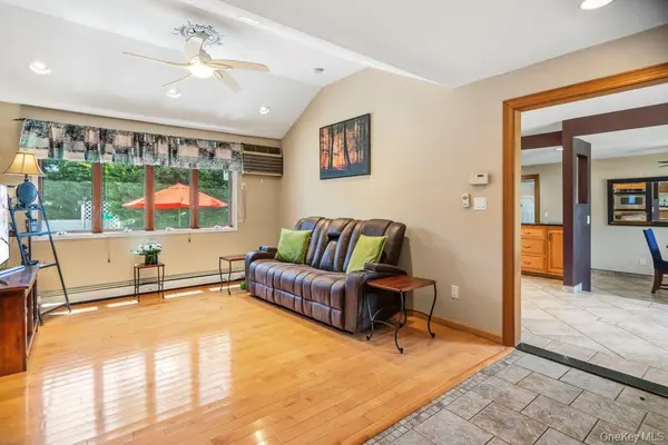 76 Alton RD, Babylon, NY 11702