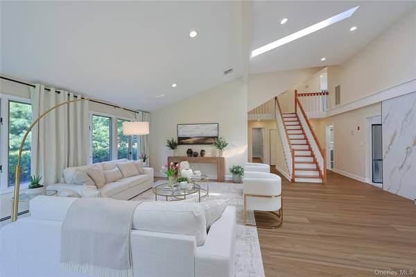 119 Harrow LN, Manhasset, NY 11030