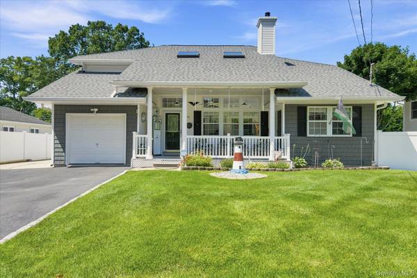 85 Maple RD, Rocky Point, NY 11778