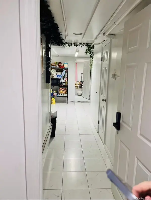 5834 main ST, Flushing, NY 11355