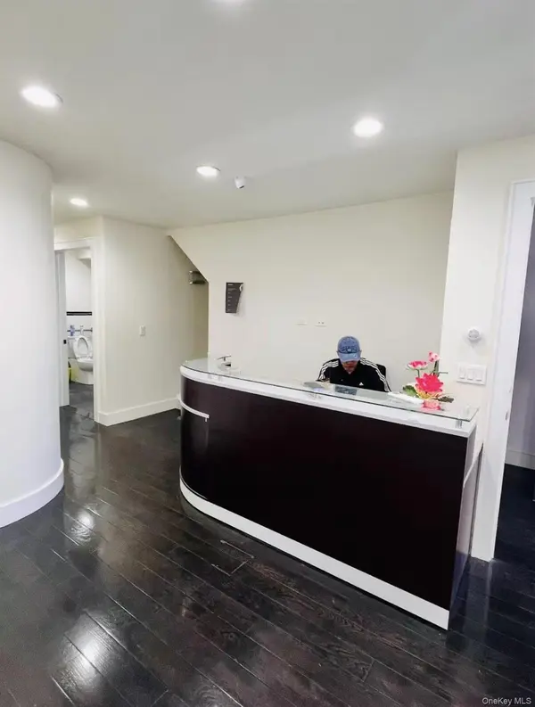 5834 main ST, Flushing, NY 11355