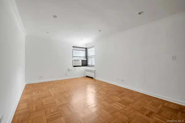90-09 Northern Blvd #102, Jackson Heights, NY 11370