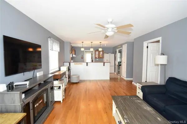 67 Iris AVE, Floral Park, NY 11001
