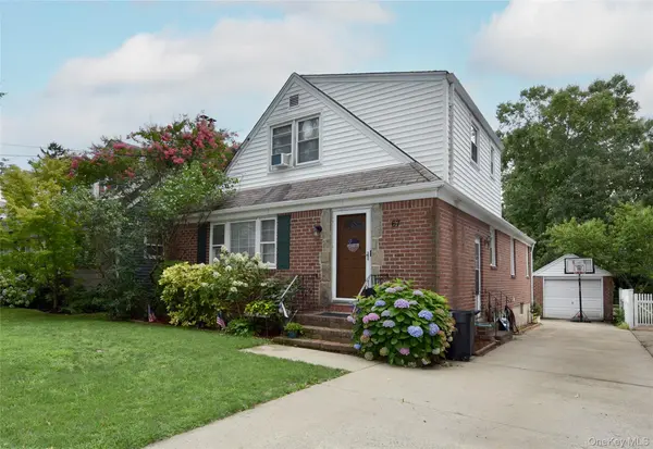67 Iris AVE, Floral Park, NY 11001