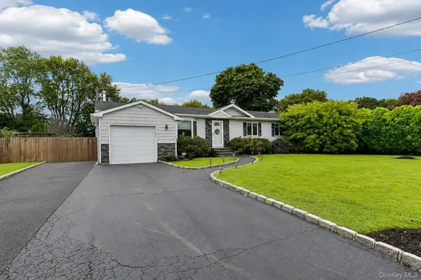 38 Nathan DR, Bohemia, NY 11716