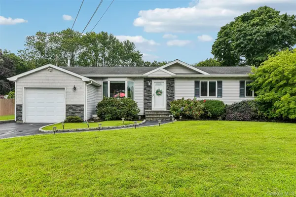 38 Nathan DR, Bohemia, NY 11716