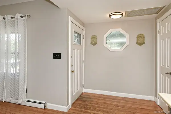 29 Torrey Pine LN, Medford, NY 11763