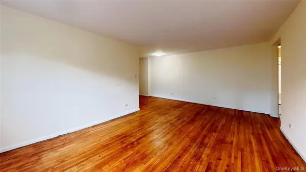 7502 Austin ST #2G, Forest Hills, NY 11375