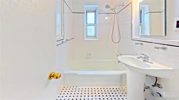 7502 Austin ST #2G, Forest Hills, NY 11375