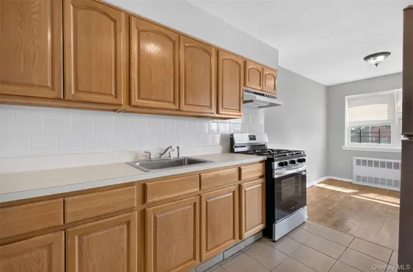 6144 164th ST, Flushing, NY 11365
