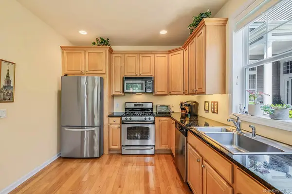 140 Chopin PL, Eastport, NY 11941