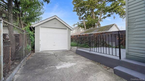 117-21 201st PL, Saint Albans, NY 11412