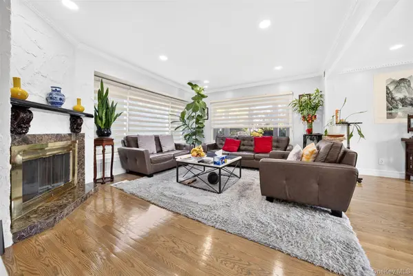 2 Foxhurst CT, Manhasset Hills, NY 11040