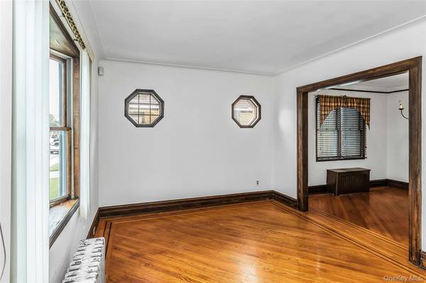 962 Gabriel AVE, Franklin Square, NY 11010
