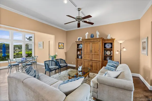 400 Noyack RD #E2, Southampton, NY 11968