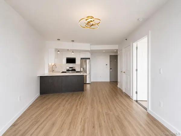 7065 Queens BLVD #6A, Woodside, NY 11377
