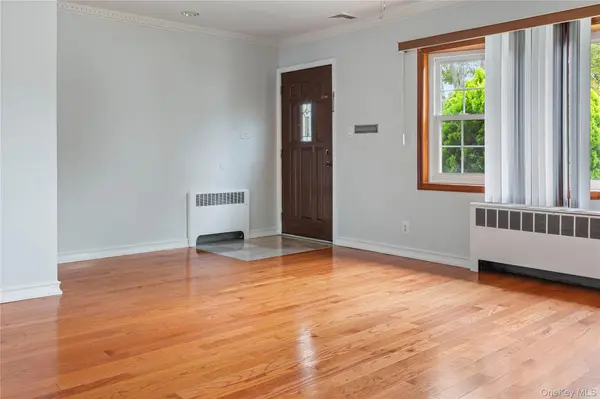 75 Linden BLVD, Hicksville, NY 11801