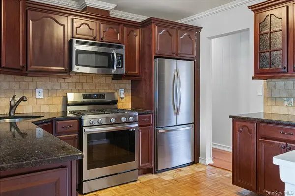 75 Linden BLVD, Hicksville, NY 11801