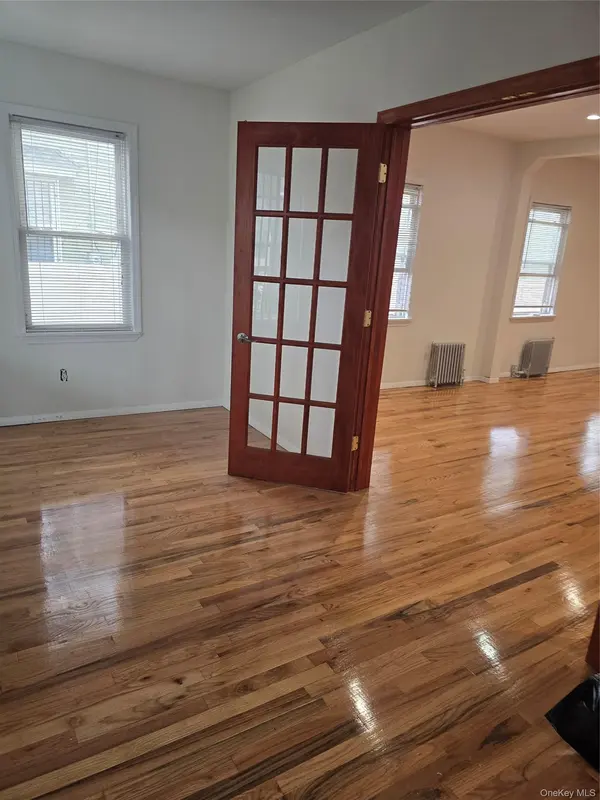 11428 175th ST, Saint Albans, NY 11434