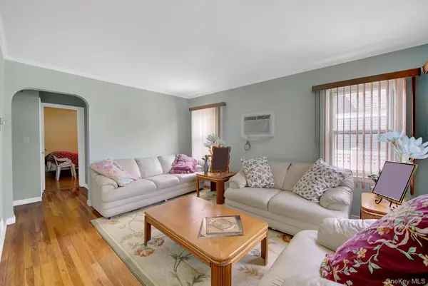409 Saint Agnes PL, Franklin Square, NY 11010