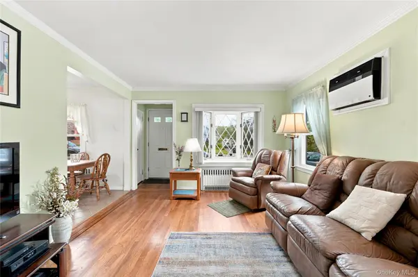 4850 188th ST, Fresh Meadows, NY 11365