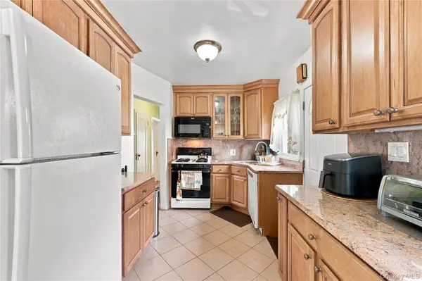 4850 188th ST, Fresh Meadows, NY 11365