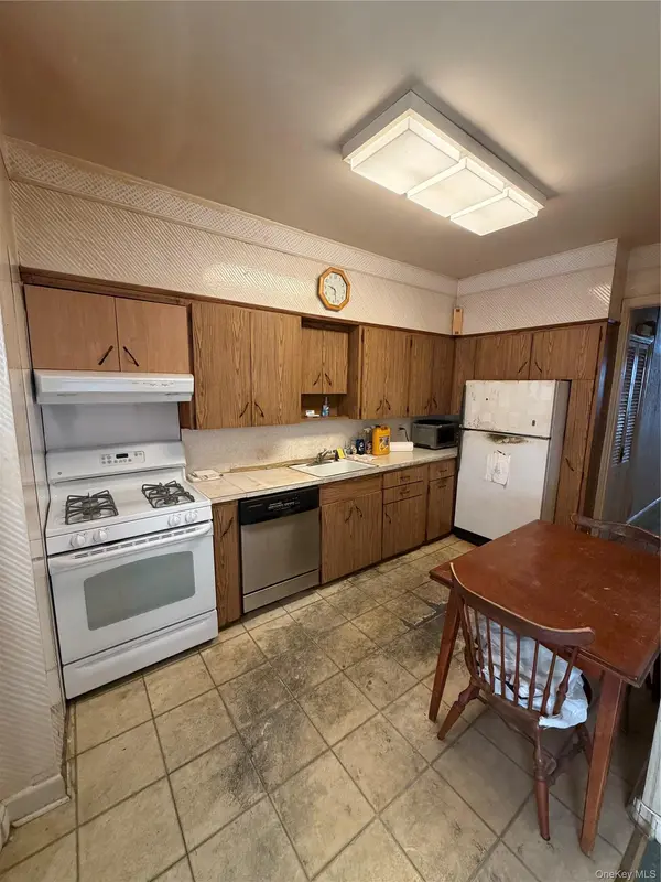 121 Bay 20th ST, Brooklyn, NY 11214