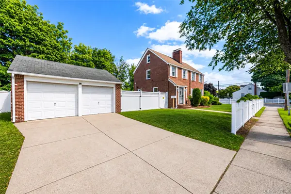695 Front ST, Hempstead, NY 11550
