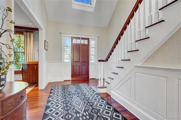 63 Dyke RD, Setauket, NY 11733