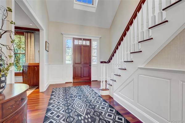 63 Dyke RD, Setauket, NY 11733