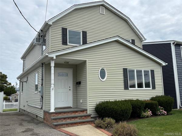 65 Jefferson PL, Massapequa, NY 11758