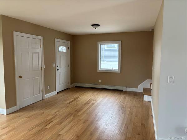65 Jefferson PL, Massapequa, NY 11758